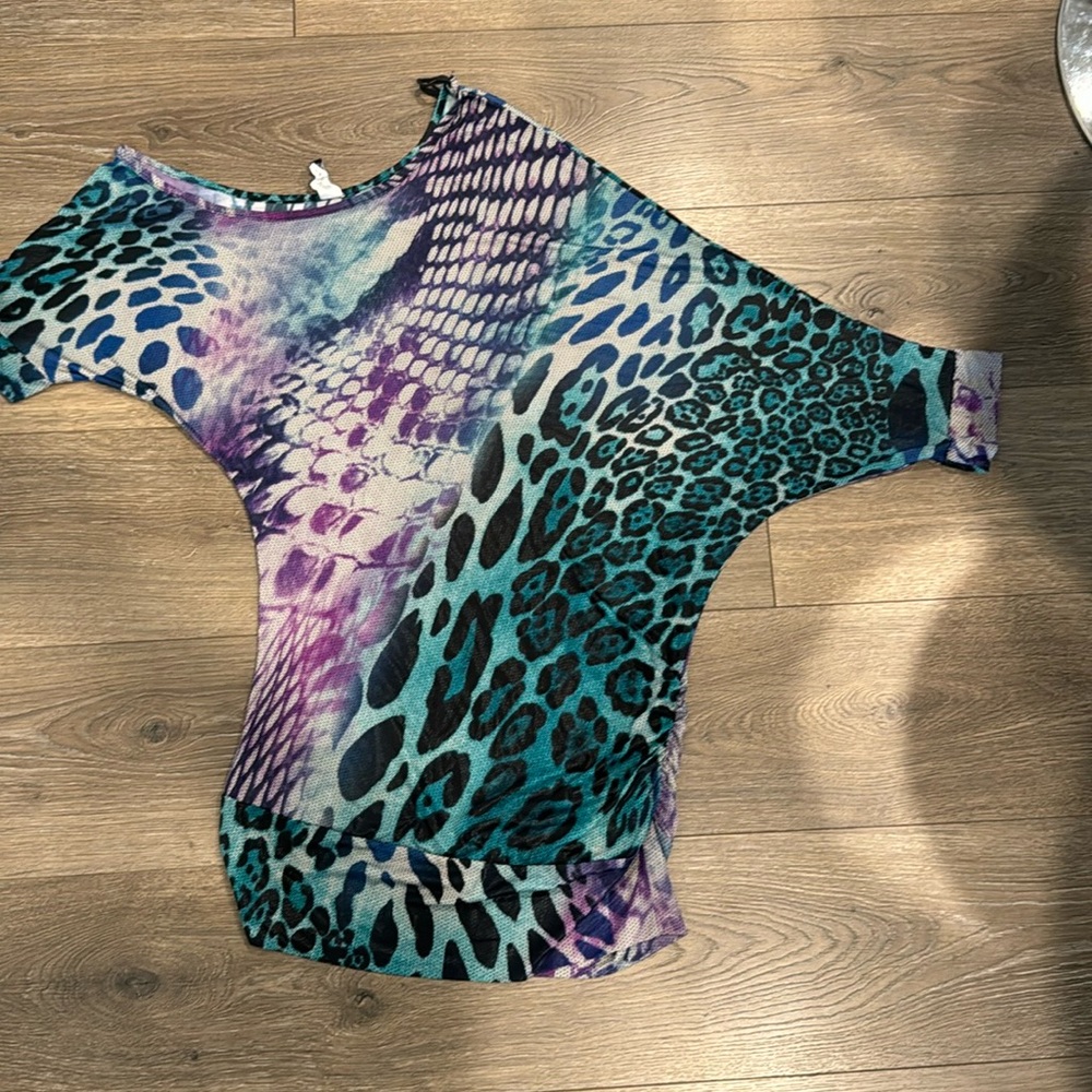 Assymetrical shoulder aqua and purple top